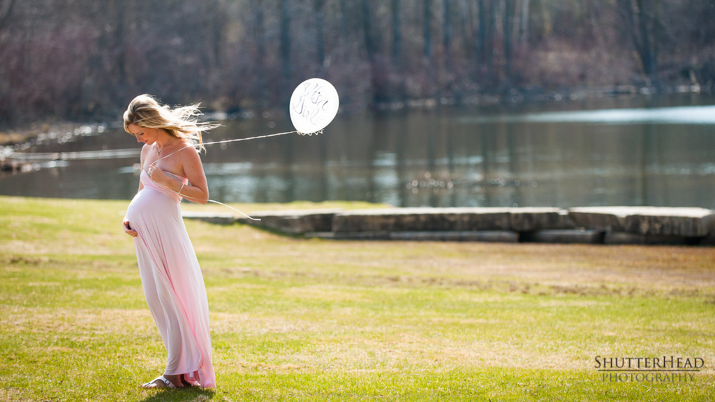 Deciding on an outfit to wear for your maternity shoot can be tricky, especially considering that you’ll be looking back on these precious photos for decades to come!