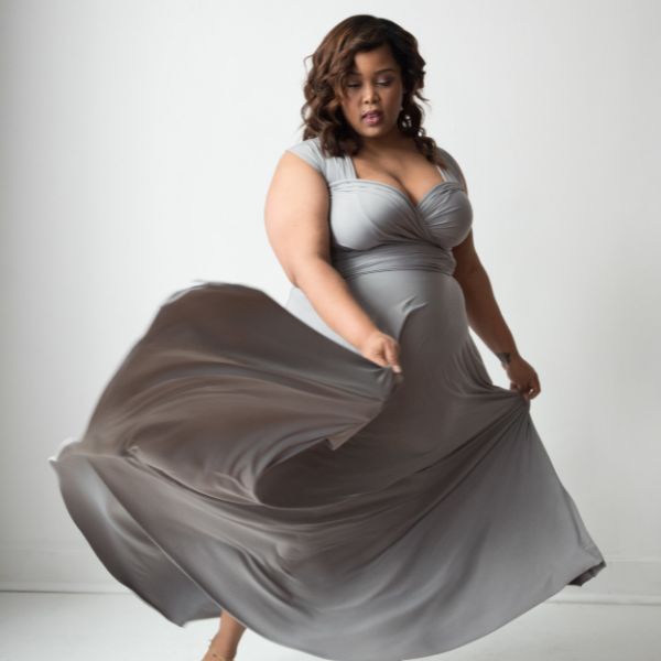 Model swishing a Henkaa Sakura Maxi Plus Size in Silver Grey